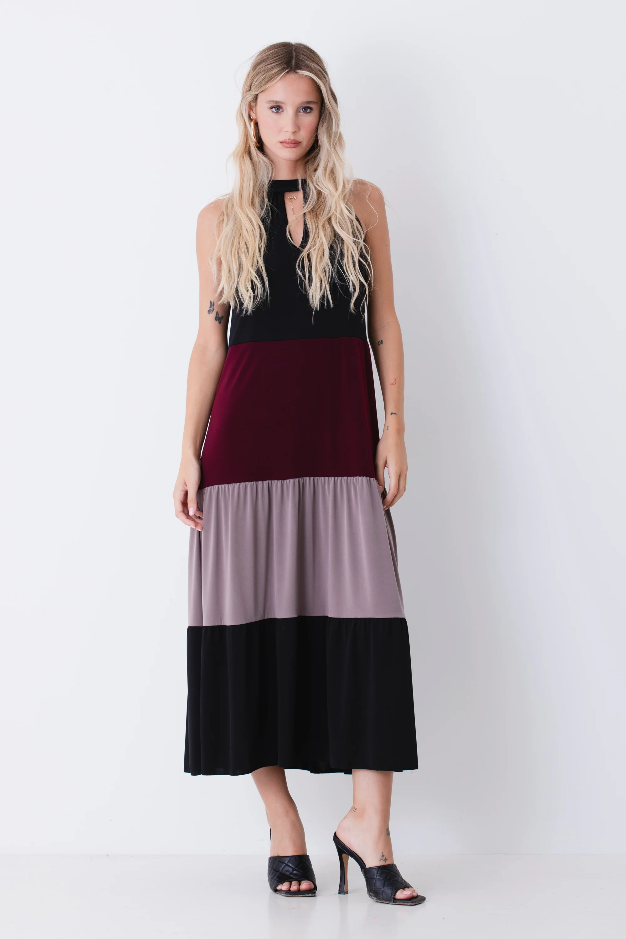 Abito lungo a balze multicolor in jersey elasticizzato - PE26