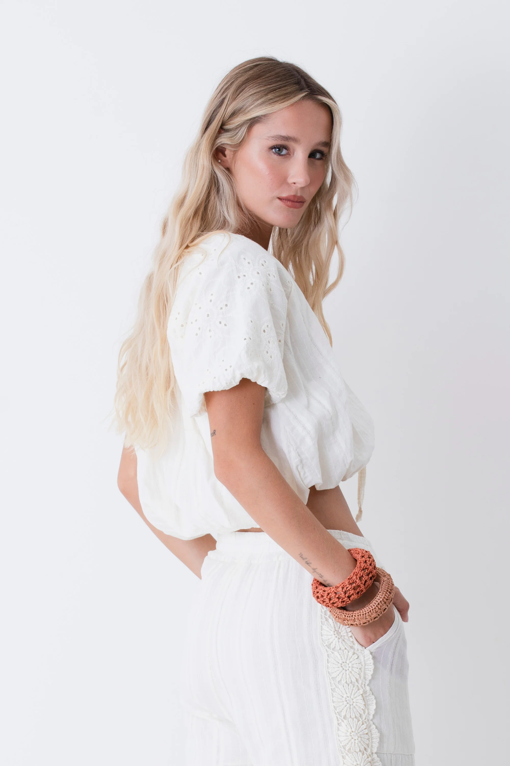 Blusa bohocon maniche in pizzo sangallo - PE26 - Image 3