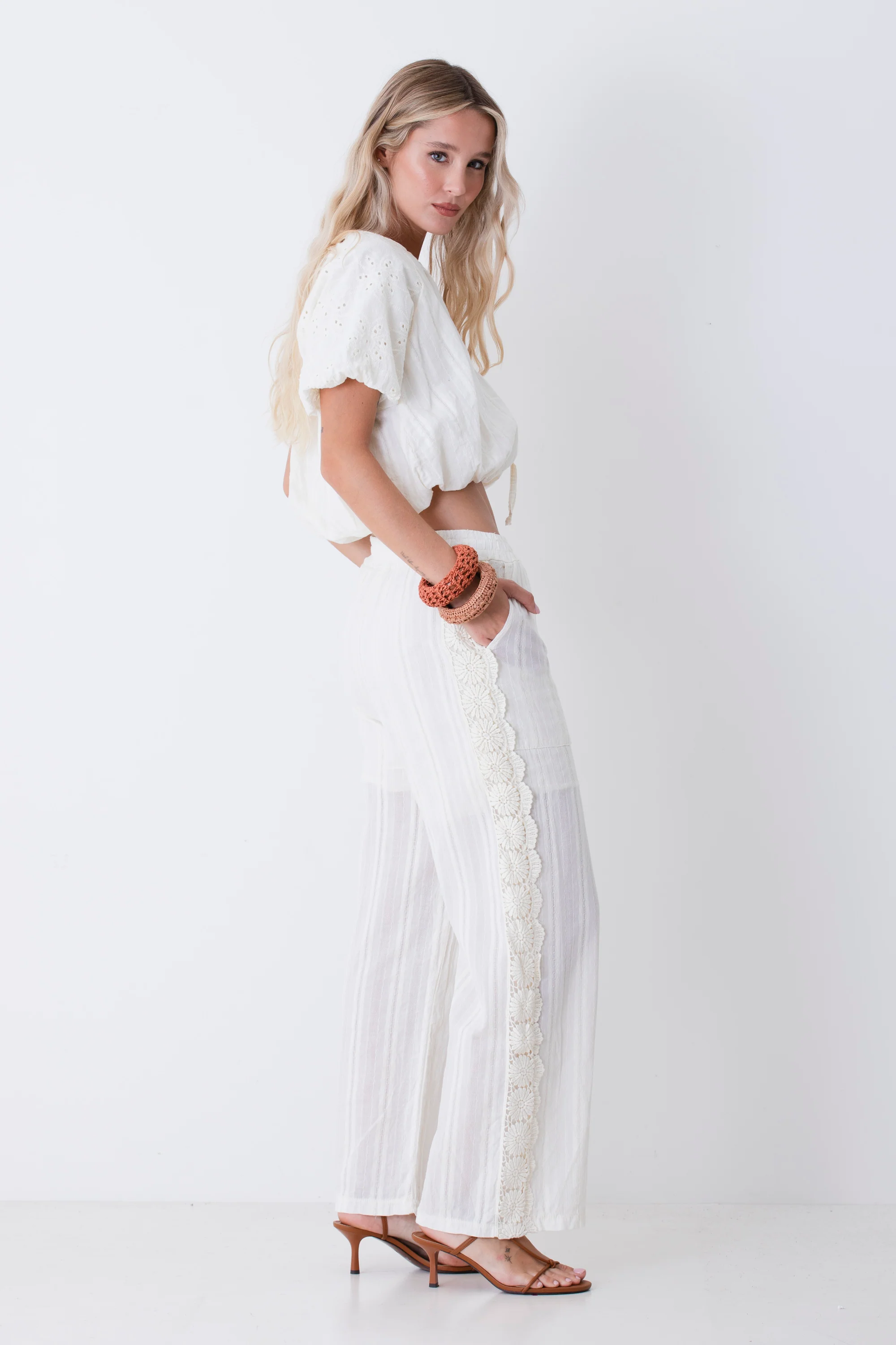 Blusa bohocon maniche in pizzo sangallo - PE26 - Image 5
