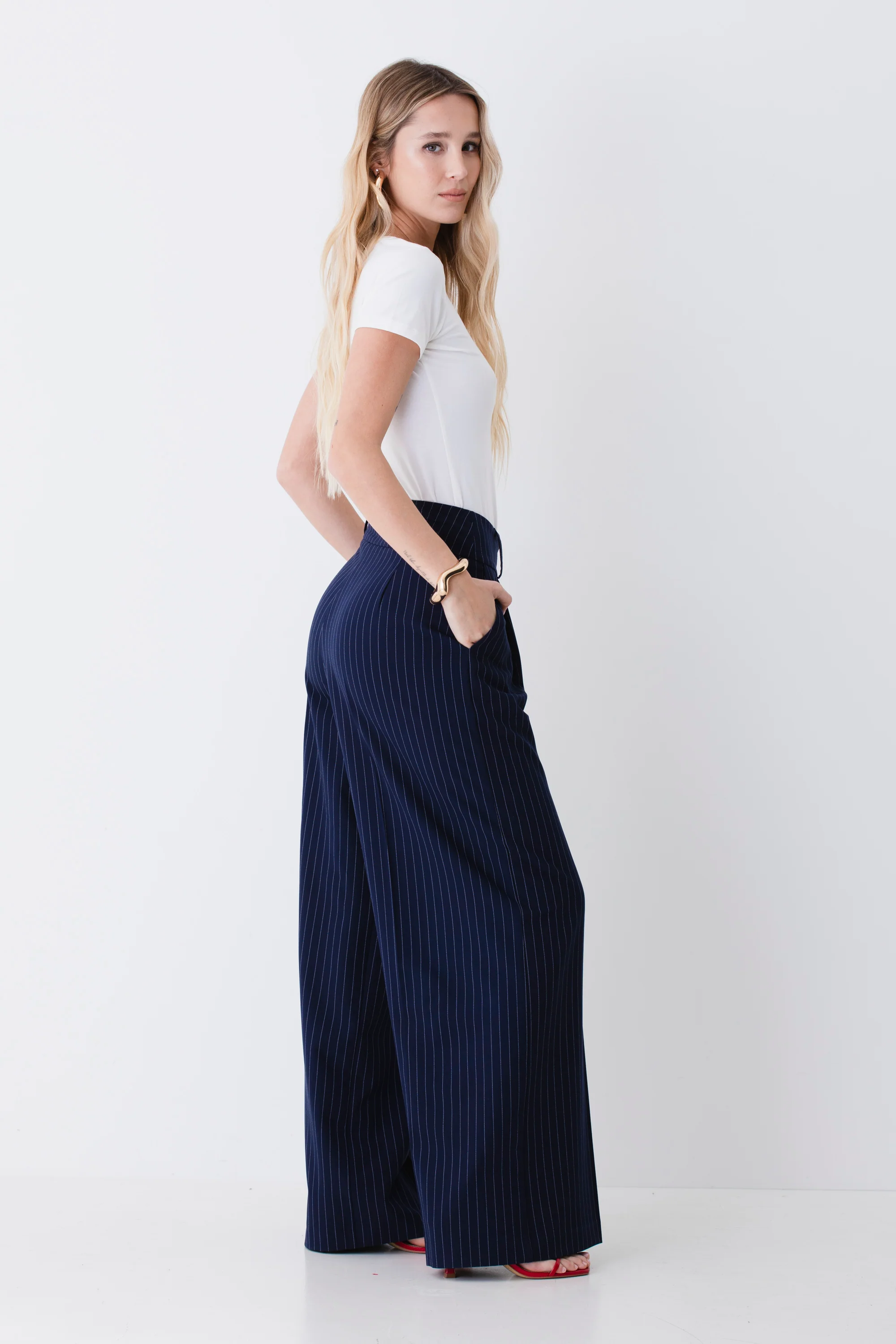 Pantalone ampio palazzo a vita alta in tessuto tecnico gessato - PE26 - Image 5