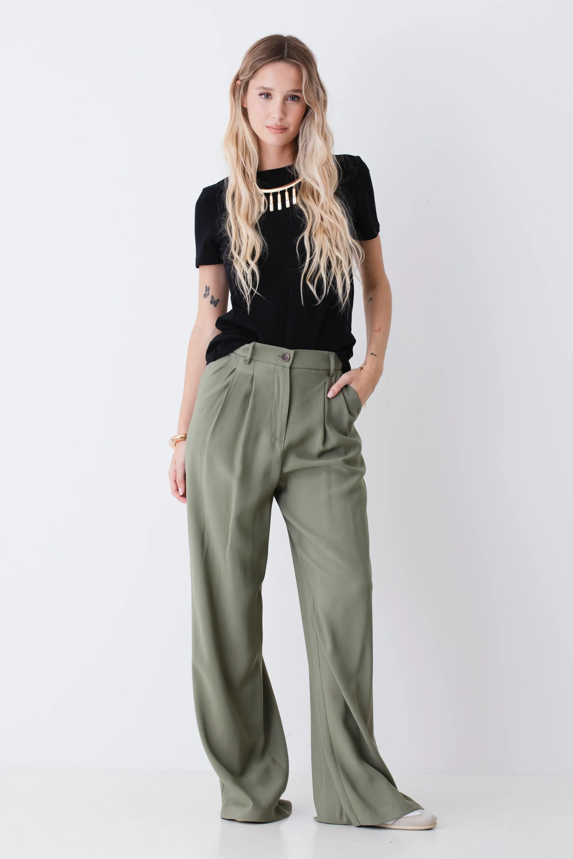 T-shirt in cotone con collana gioiello removibile - PE26 - Image 4