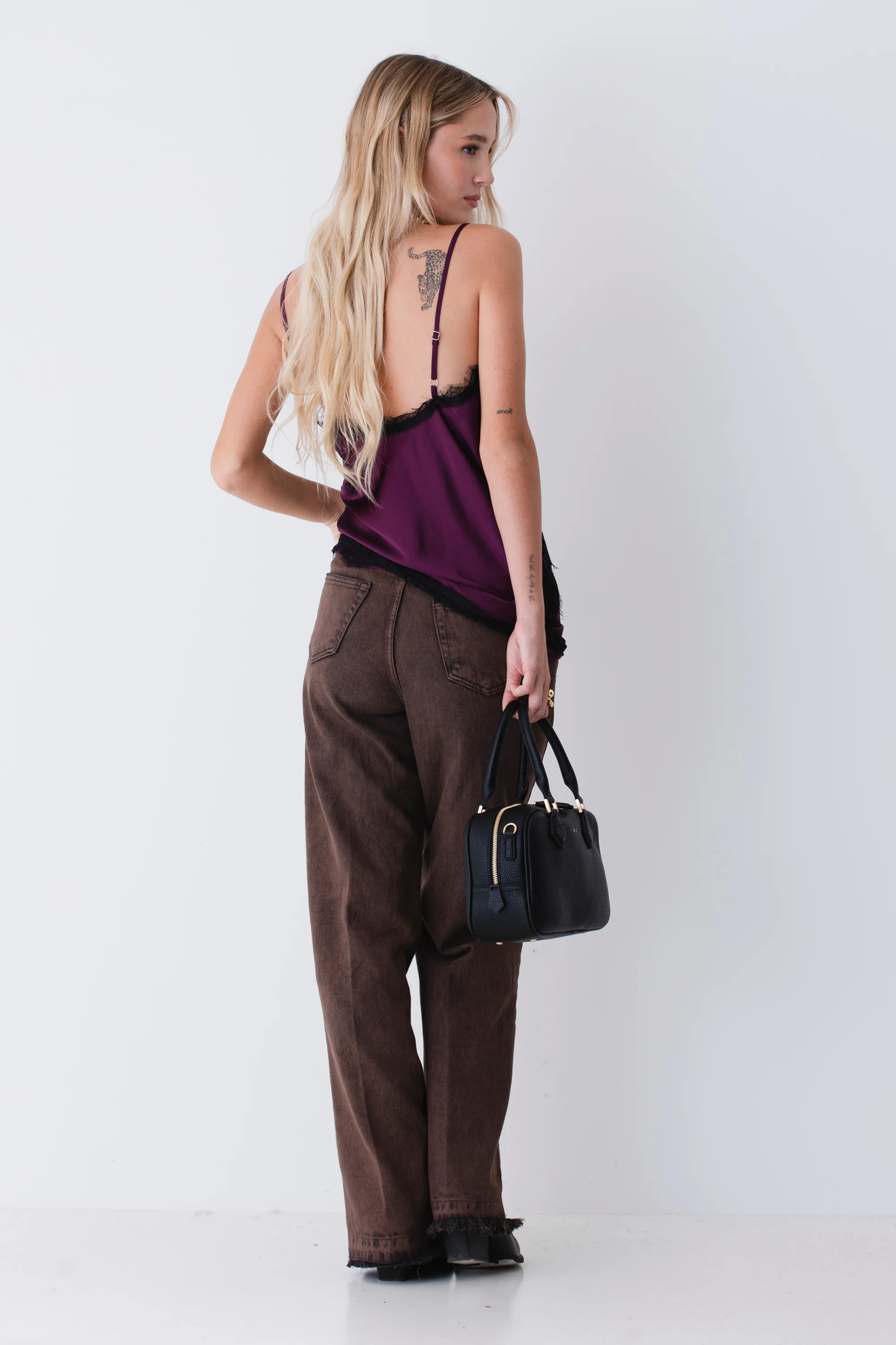Top asimmetrico in raso con pizzo - FW26 - Image 6